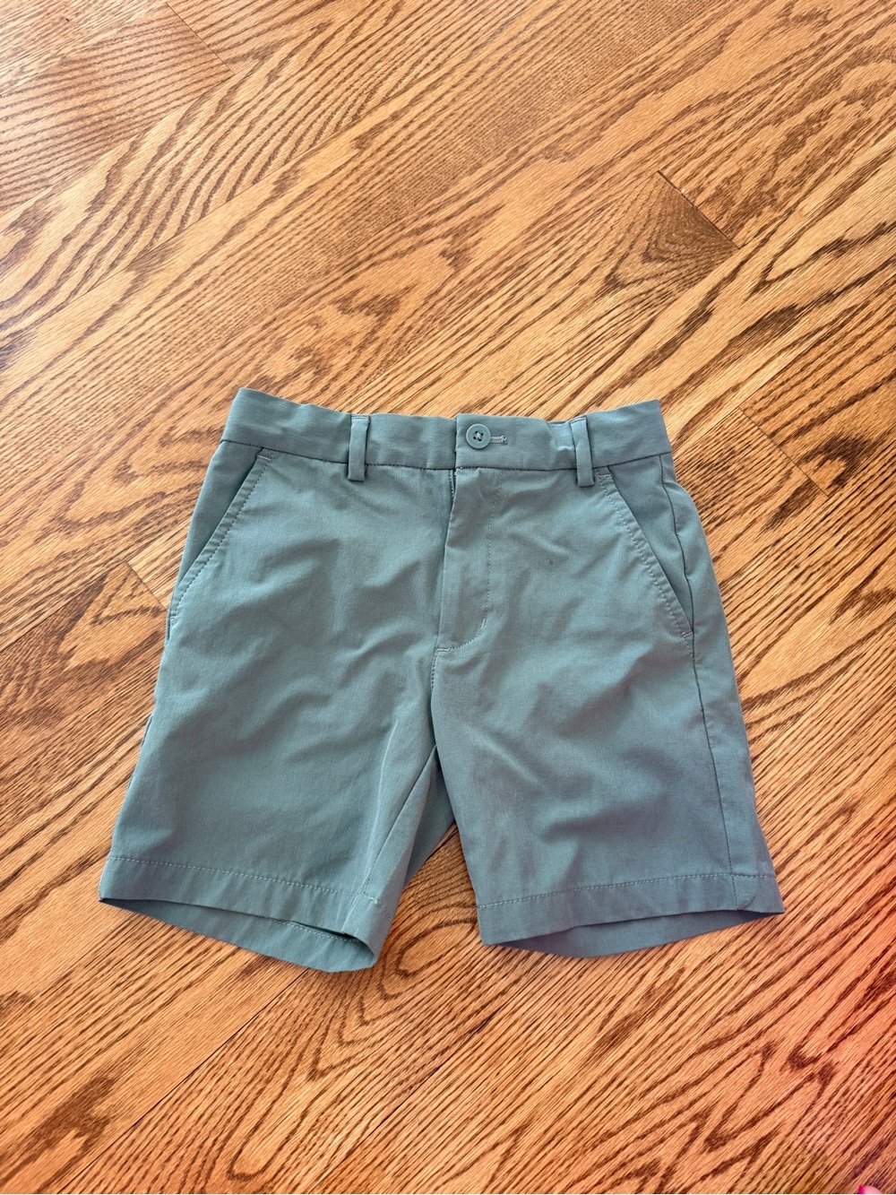 Vineyard Vines Performance Shorts in sage Green